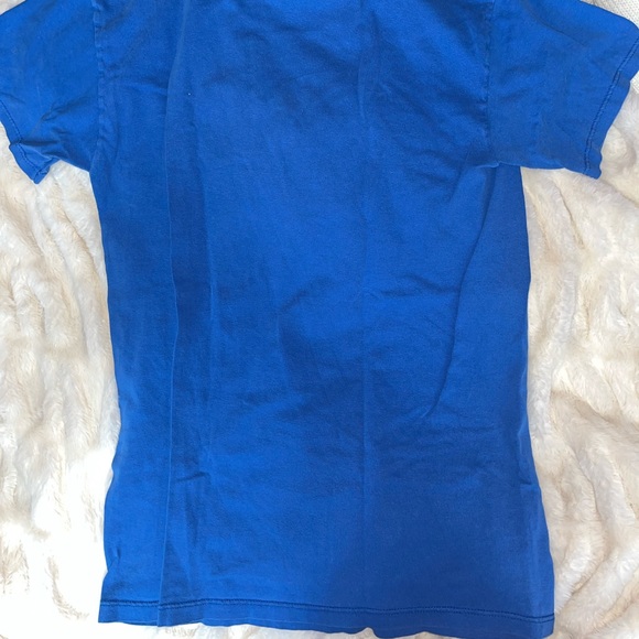 🌸Blue embroidered “knights” t-shirt - Picture 4 of 5